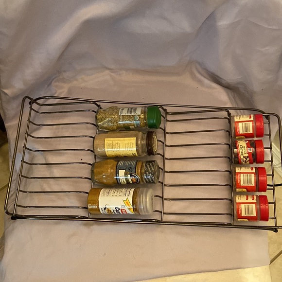 Spice rack for your draw that hold 16 bottles - Picture 3 of 7